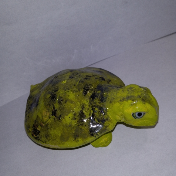 Turtle incense holder with green eyes - Picture 2 of 8